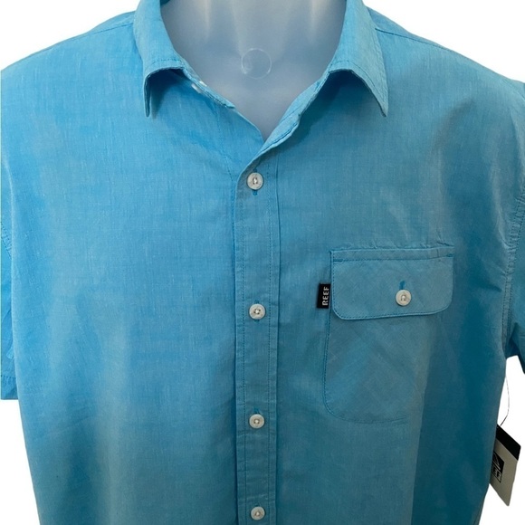 NWT REEF Sky Blue Short Sleeve Collared Shirt Men M Medium - Picture 2 of 8